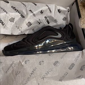 Nike Air Max 720 size 7.5 women’s 6 kids NWT